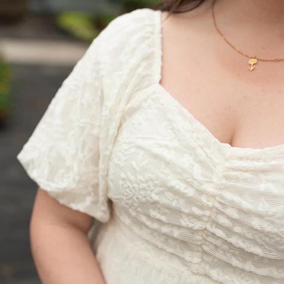 Ivory Lace Dress - Picture 3 of 4
